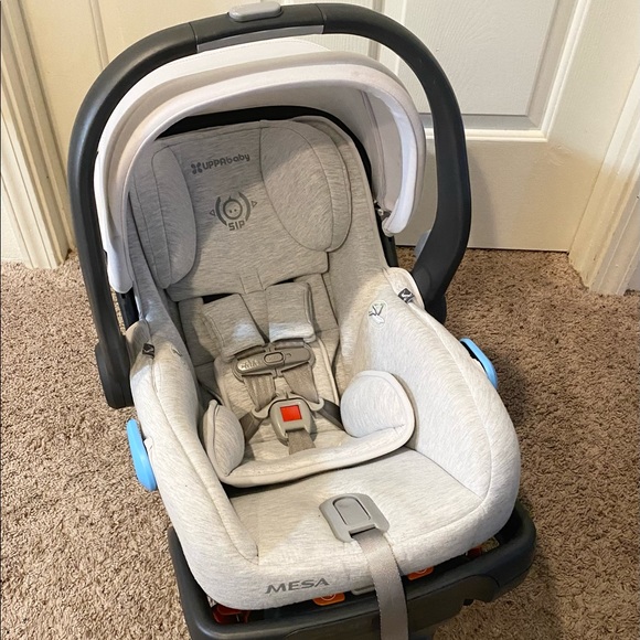 SOLD Uppababy Mesa Infant Car Seat Bryce - Picture 1 of 13